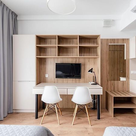 Apartament W Warszawie Dedykowany Parking Podziemny W Cenie, Wifi, Blisko Centrum New Apartment In Warsaw Finished To A High Specification Fitted Out To A High Standard On The 7Th Floor, Wifi, Underground Parking Price Included Exterior foto