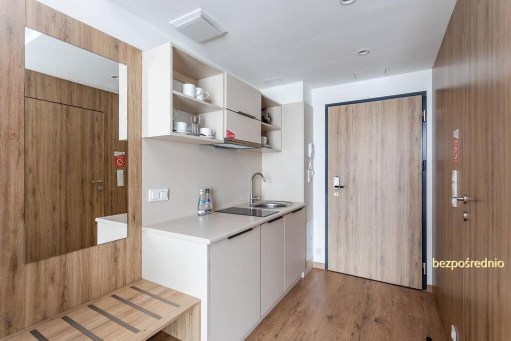 Apartament W Warszawie Dedykowany Parking Podziemny W Cenie, Wifi, Blisko Centrum New Apartment In Warsaw Finished To A High Specification Fitted Out To A High Standard On The 7Th Floor, Wifi, Underground Parking Price Included Exterior foto